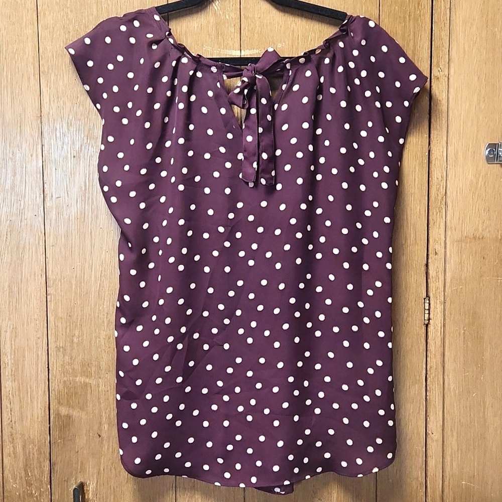 Lauren Conrad LC Pleated Burgundy Short Sleeve Top Polka Dots Medium - Picture 2 of 3